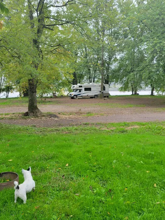 Riverfront Campground Picture 6