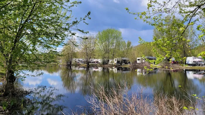 Lake George Escape Campground Picture 1
