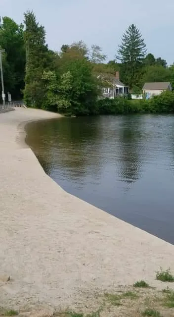 Beach Pond Cabins Picture 3