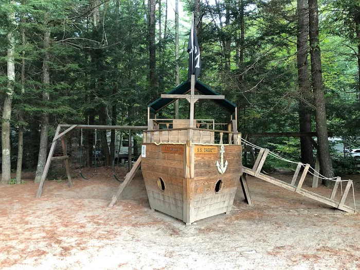 Daggett Lake Cabins & Campsites Picture 3