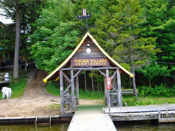 Viking Village on Fourth Lake Picture 10