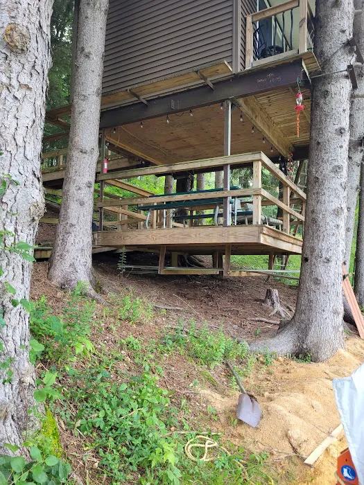 The WAG Trail Inn Tree House Picture 8