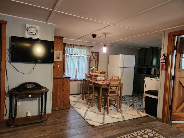 Wallis Cove Cabins Picture 4