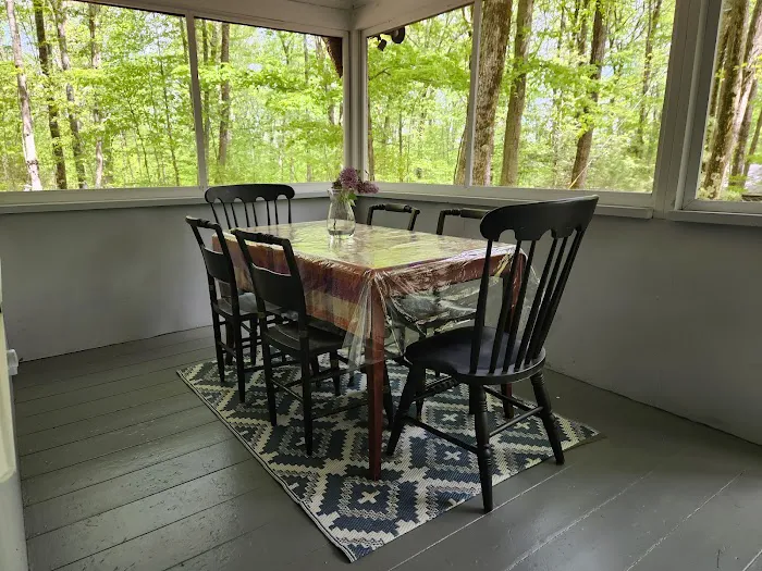 Wallis Cove Cabins Picture 7