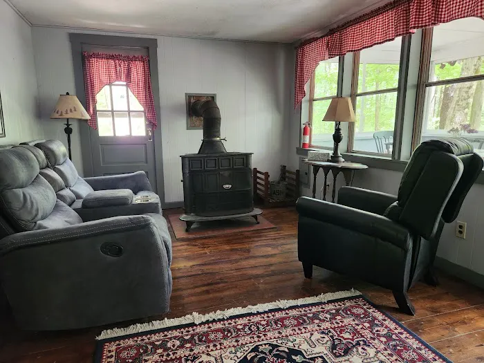 Wallis Cove Cabins Picture 3