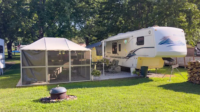 Lake Bluff Campground Picture 7