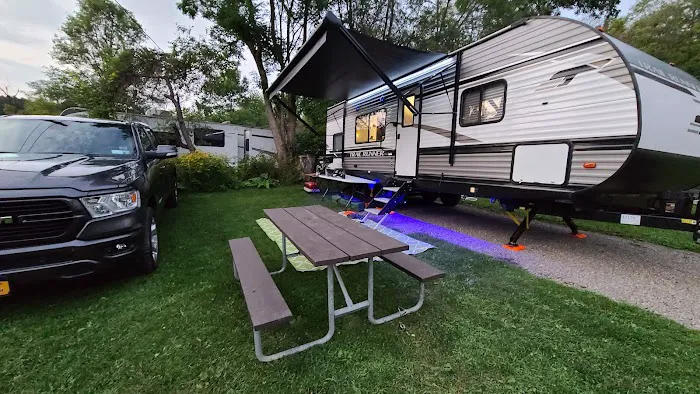 Holiday Hill Campground Picture 4