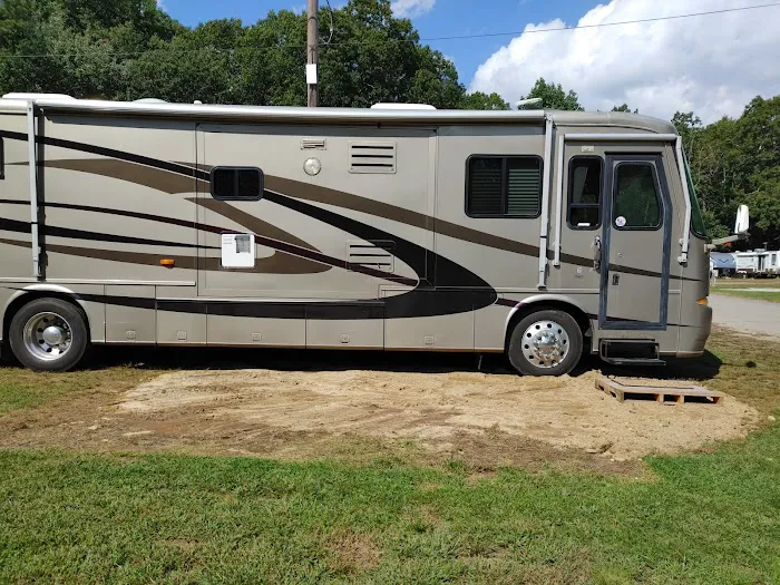 Holiday Acres Camp Grounds Picture 6