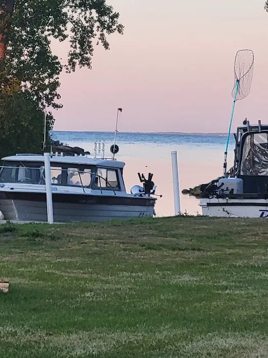 Hughes Marina & Campground Picture 3