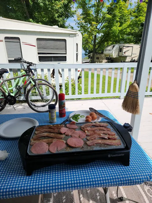 Hughes Marina & Campground Picture 10