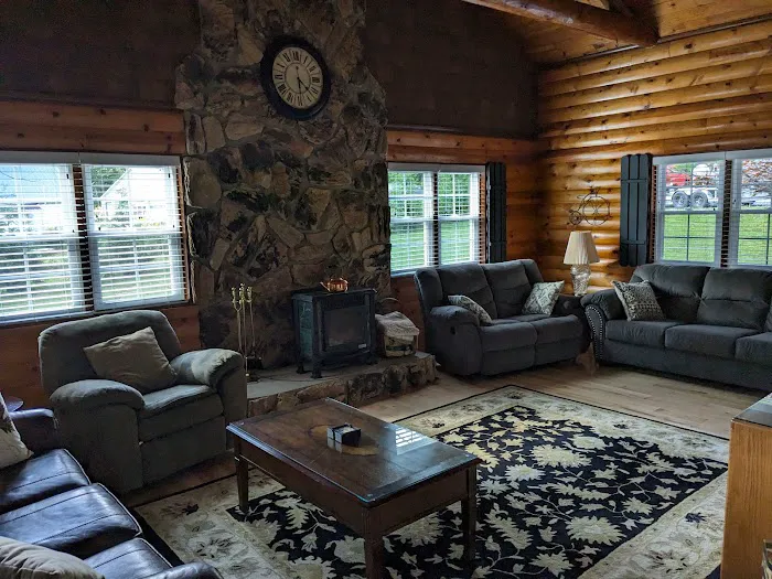 Majestic Kamp Log Cabin Picture 4