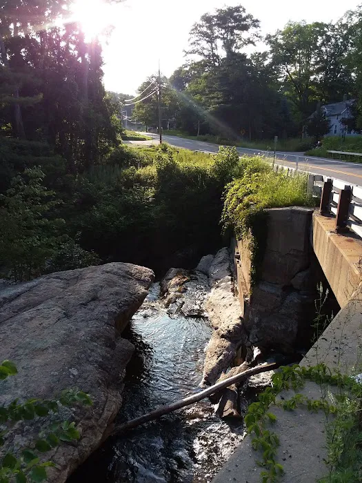 Green Acres By the Brook Picture 4