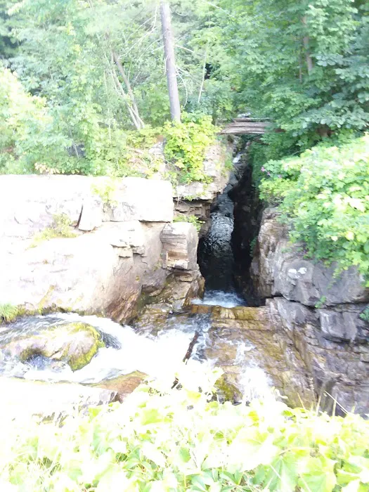 Green Acres By the Brook Picture 3