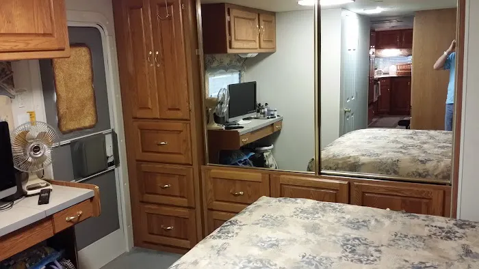 Silver Lake Park Campground (Modern America Campgrounds) Picture 5