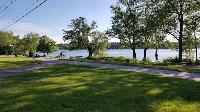 Silver Lake Park Campground (Modern America Campgrounds) Picture 3