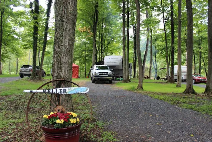 Lazy Dayz Riverfront Campground Picture 3