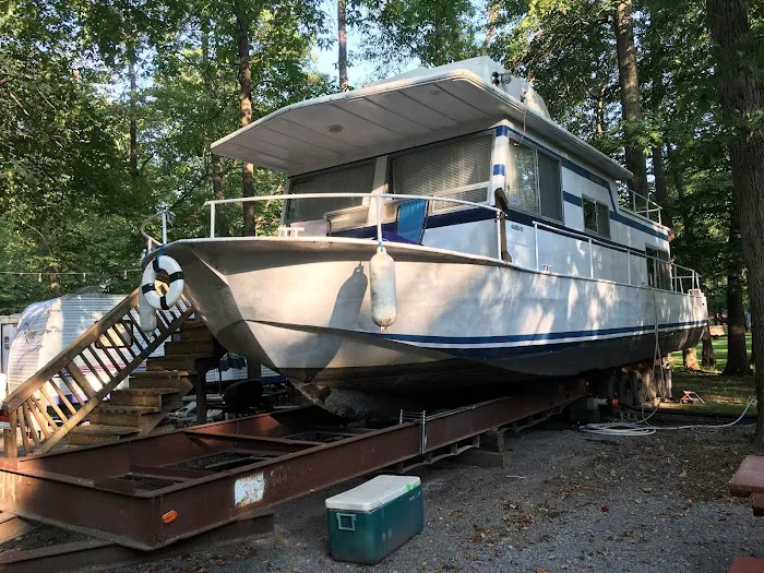 Lazy Dayz Riverfront Campground Picture 10