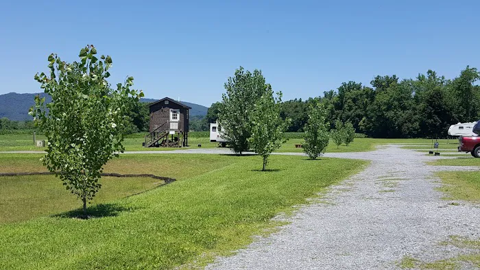 River Front Family Campground Picture 9