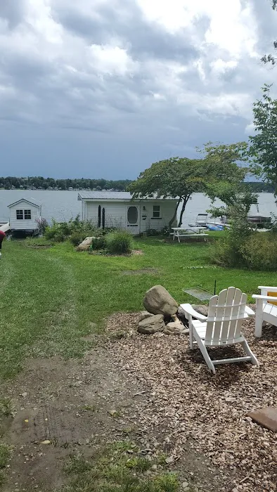 Lakefront cottage @ Silverlaken Estate Picture 1