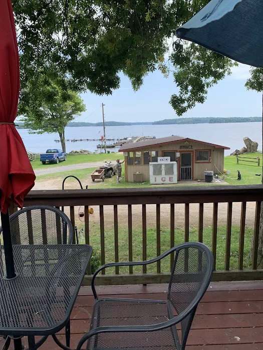 McLear's Cottage Colony and Campground Picture 2