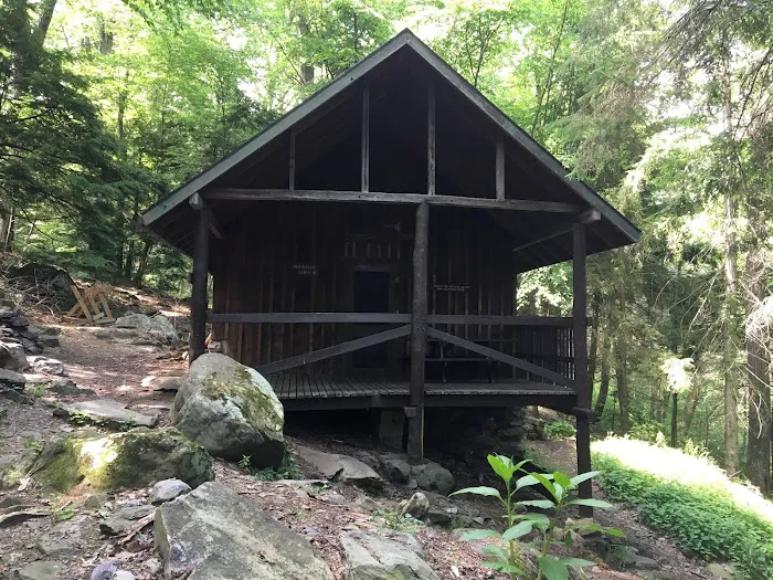 Hermitage Cabin (PATC): Parking Area Picture 1