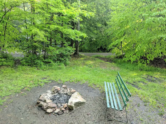 Creekside Cabins Picture 1