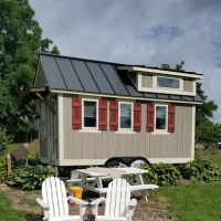 New England Tiny Farmhouse @ Silverlaken Estate ico