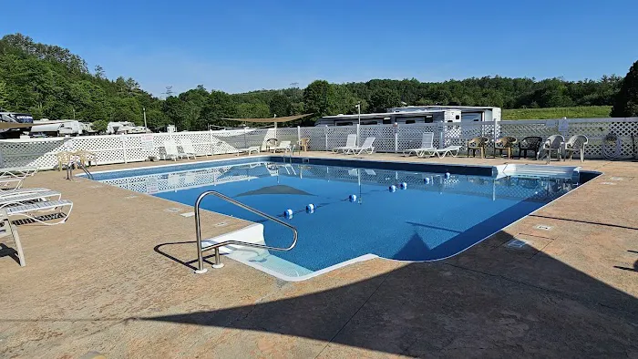 Twin River Campground & Cottages Picture 3