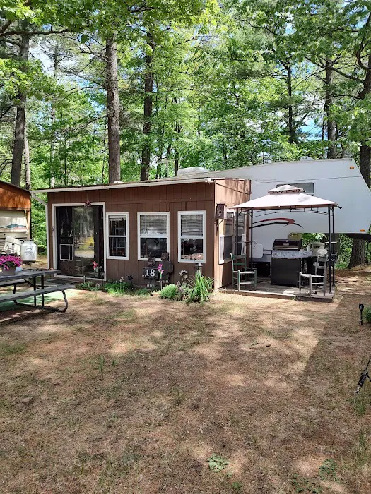 Twin Ponds Resort Campsite Picture 4