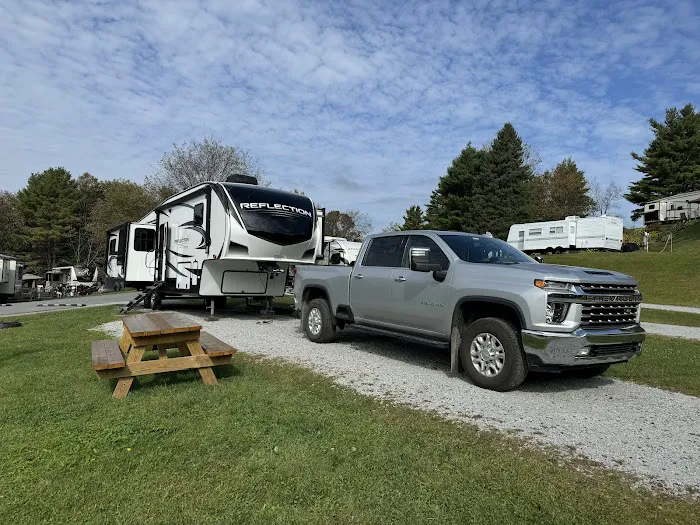 Sugar Ridge RV Village-Campground Picture 8