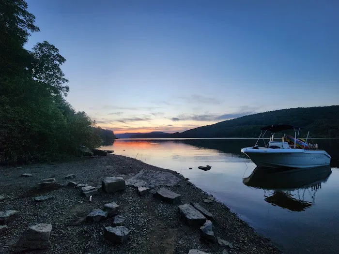 Willow Bay Campground Picture 2