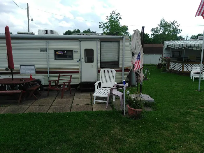 Peachie's Lakeside Camping Picture 5