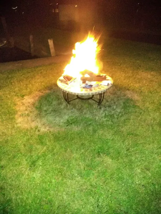 Peachie's Lakeside Camping Picture 8