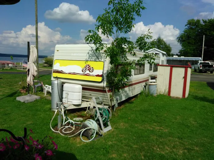 Peachie's Lakeside Camping Picture 10