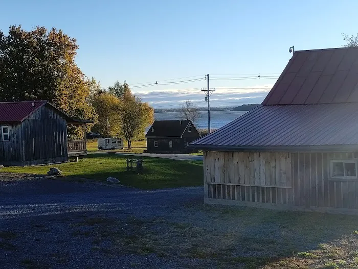 Dillenbeck Cabins Picture 3