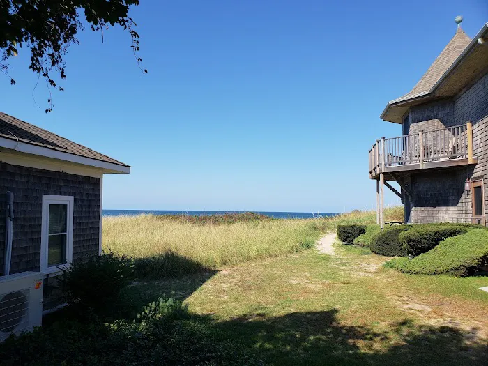 Linger Longer By the Sea Apartments Picture 7