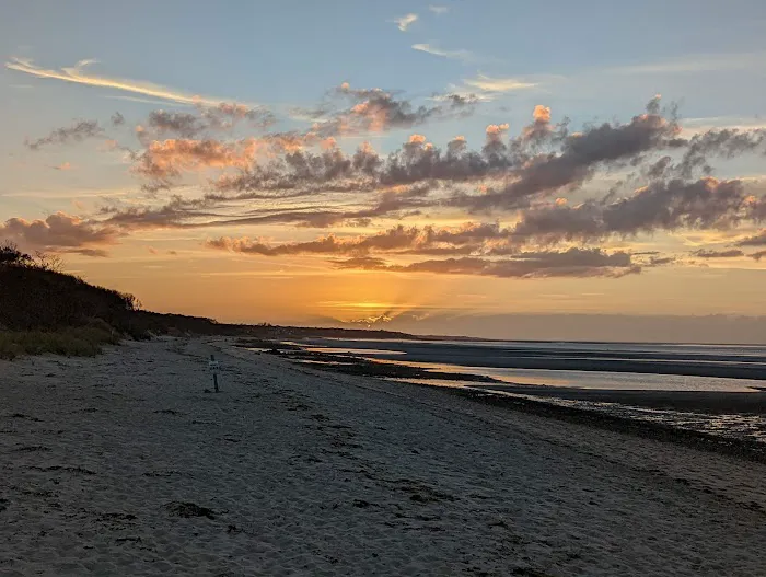 Linger Longer By the Sea Apartments Picture 5