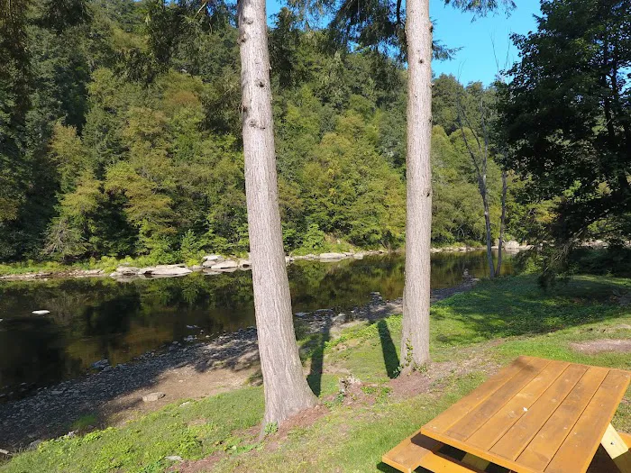 MacBeth's Cabins and Country Store Picture 2