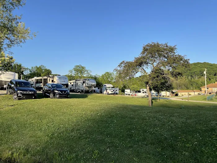 Fox Den Acres Campgrounds Picture 3