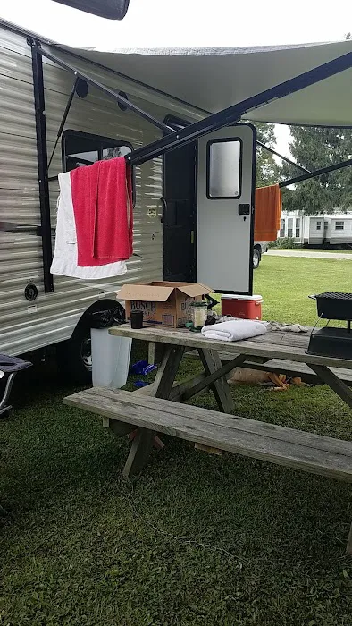 Leisure Lake Campground Picture 2