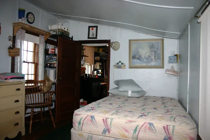 Mt. Tom Cabin Picture 3