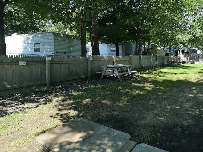 Ne're Beach Family Campground Picture 7