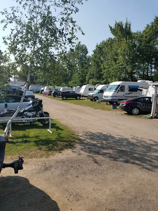 Ne're Beach Family Campground Picture 8