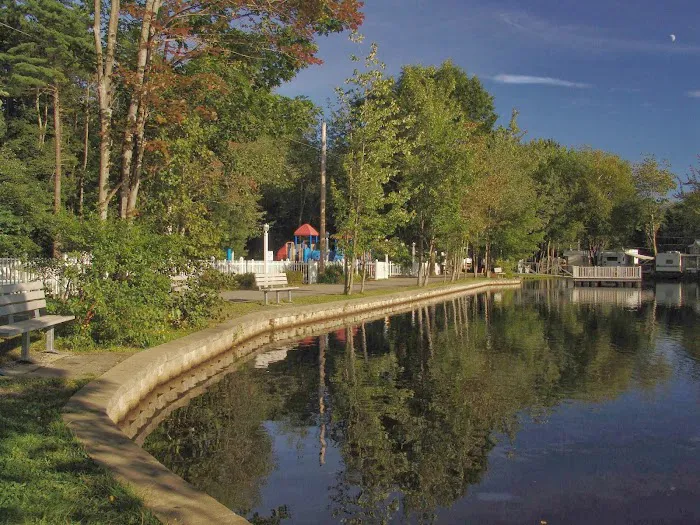 Paradise Park Resort Campground Picture 10