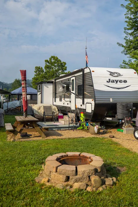 The Blue Canoe RV Resort Picture 4