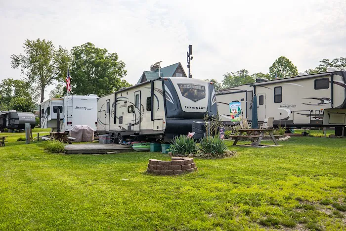 The Blue Canoe RV Resort Picture 7