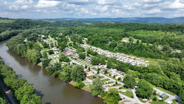 The Blue Canoe RV Resort Picture 10