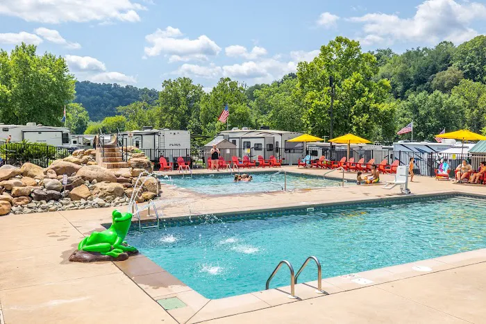 The Blue Canoe RV Resort Picture 3