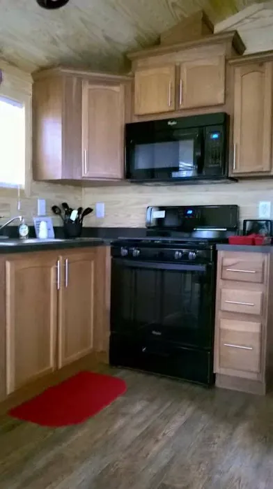 Riverside Camp and Marina Picture 9