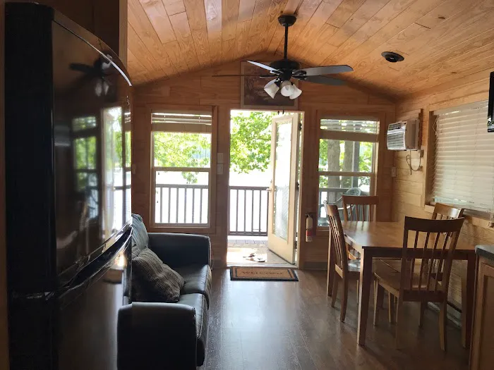 Riverside Camp and Marina Picture 10